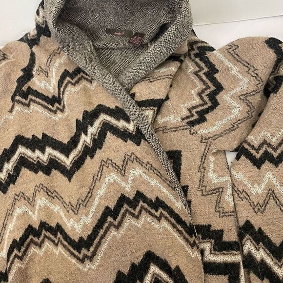 Heather B| Large| Wool | Cardigan| Soft| Fringe| Aztec print - Picture 11 of 17